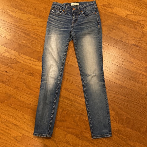 Madewell Denim - MADEWELL Skinny Skinny Ripped Jeans in Edmonton Wash